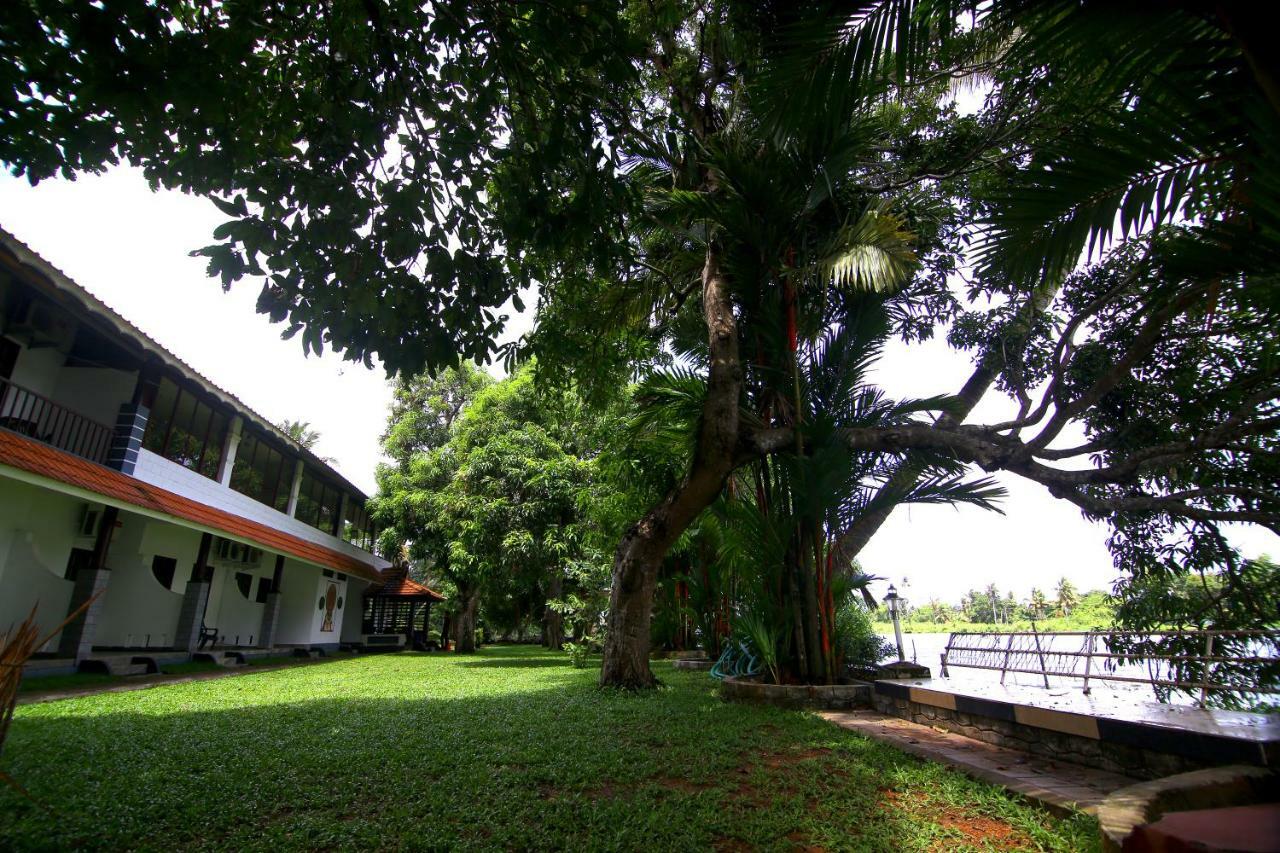 阿育吠陀绿色宫殿度假村 Alappuzha 外观 照片